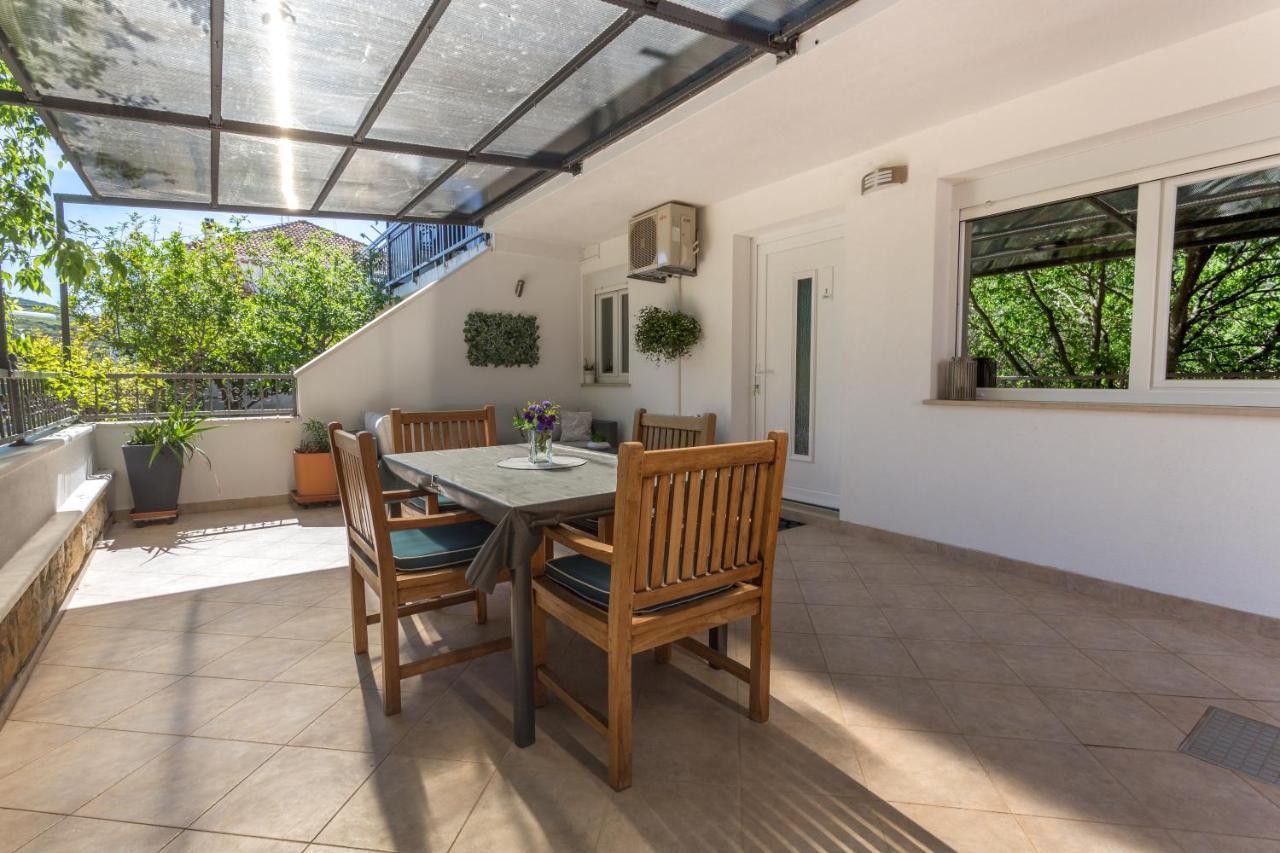 Mamma Mia Apartments-City Center Χβαρ Εξωτερικό φωτογραφία