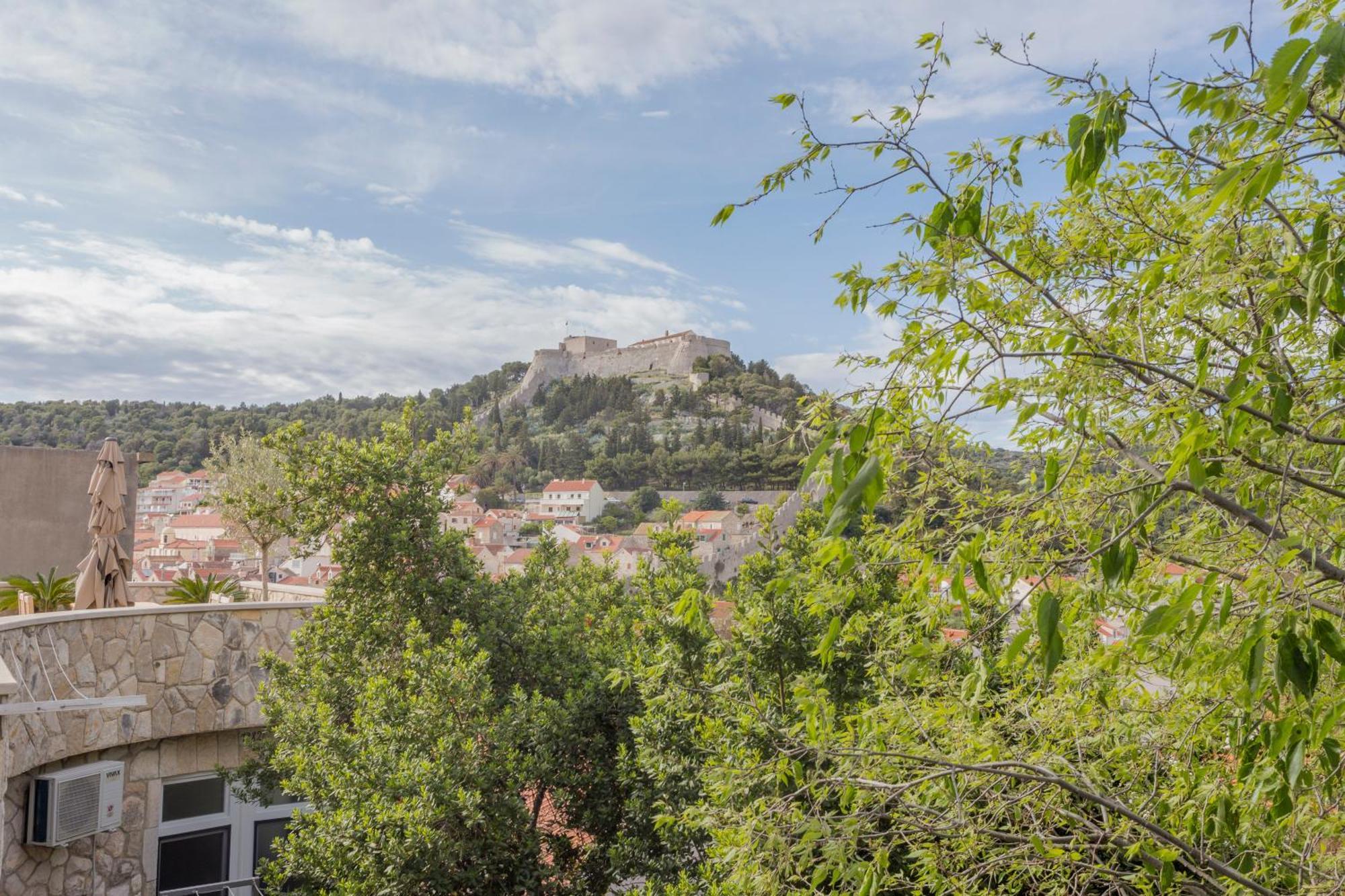Mamma Mia Apartments-City Center Χβαρ Εξωτερικό φωτογραφία