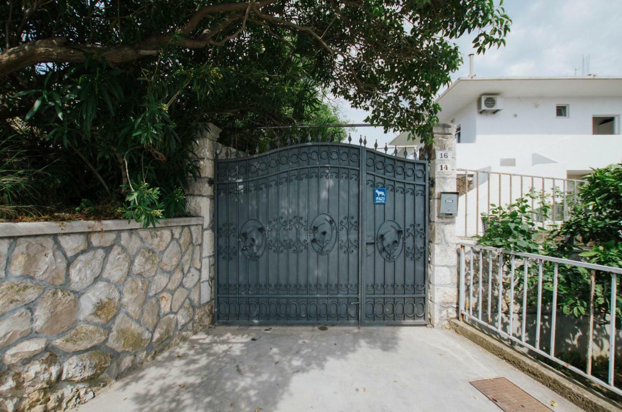 Mamma Mia Apartments-City Center Χβαρ Εξωτερικό φωτογραφία