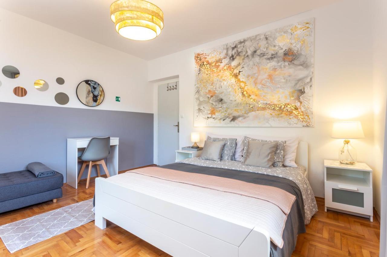 Mamma Mia Apartments-City Center Χβαρ Εξωτερικό φωτογραφία
